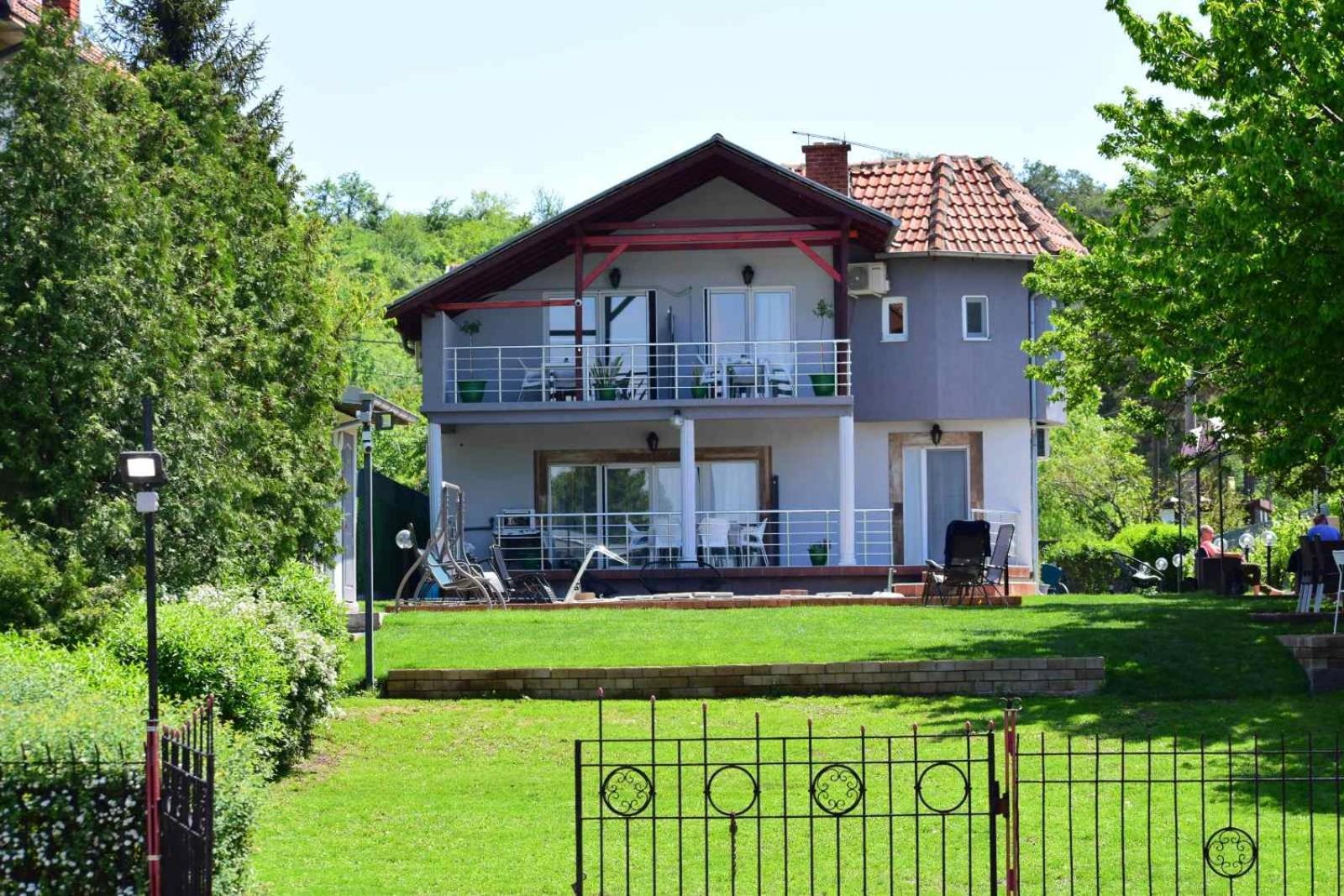Private Lux Mila With Swimming Pool By The Danube, Sleeps 18 Smederevo