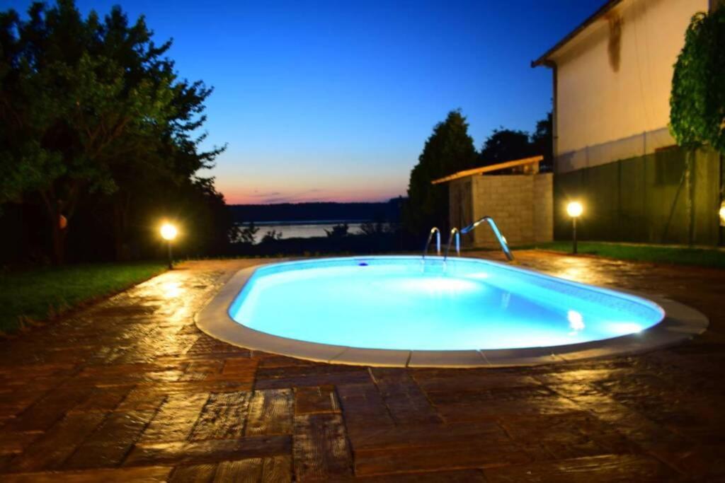 Villa Private Lux Mila With Swimming Pool By The Danube, Sleeps 18 Smederevo