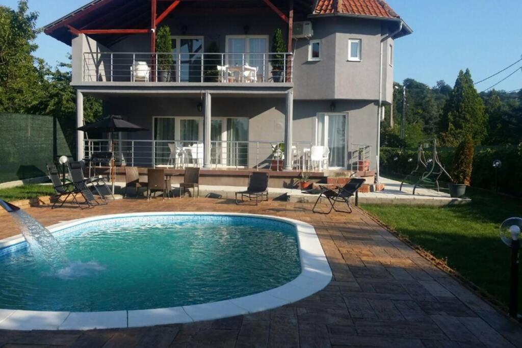 Private Lux Mila With Swimming Pool By The Danube, Sleeps 18 * Smederevo