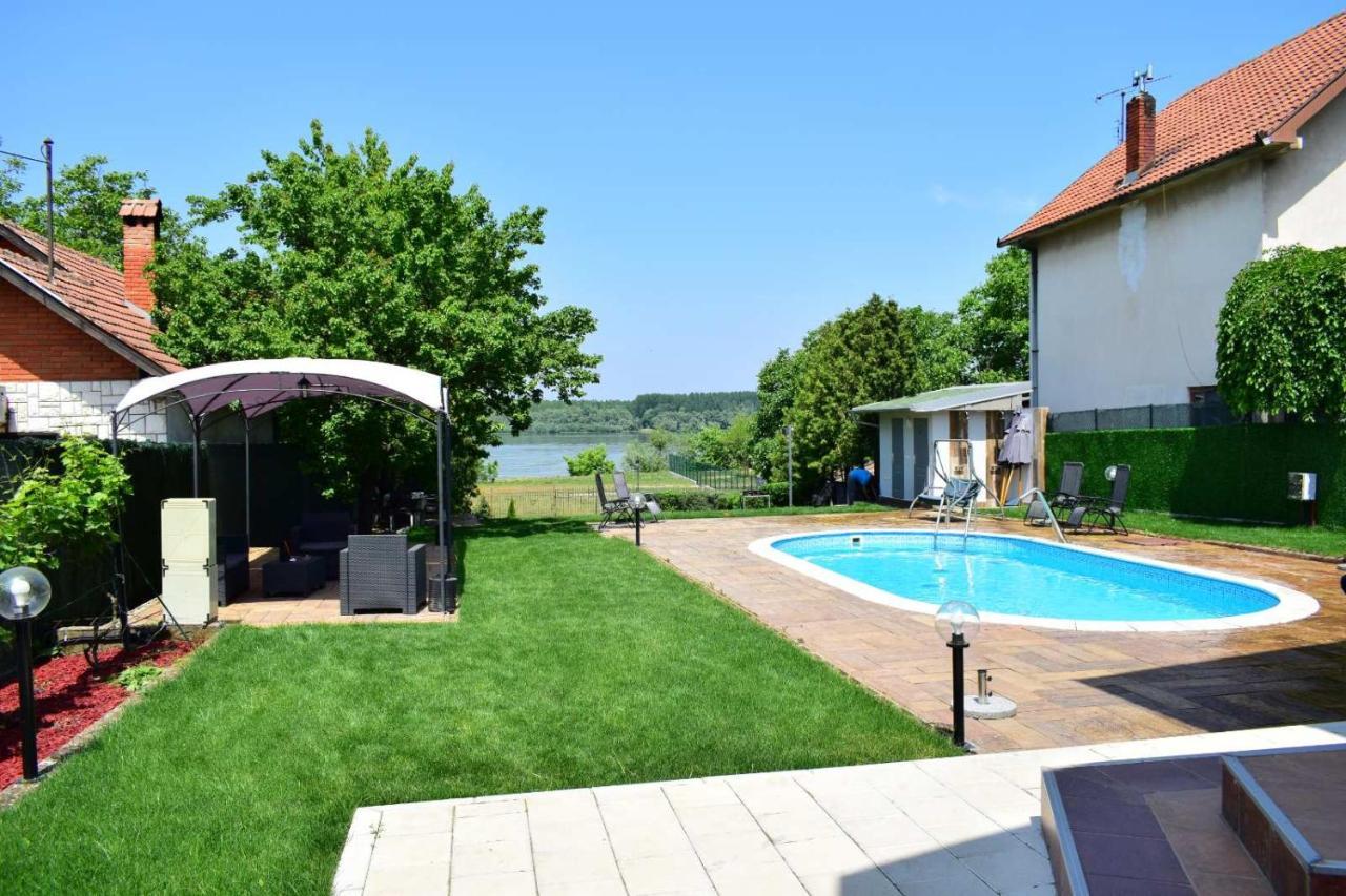 Private Lux Mila With Swimming Pool By The Danube, Sleeps 18