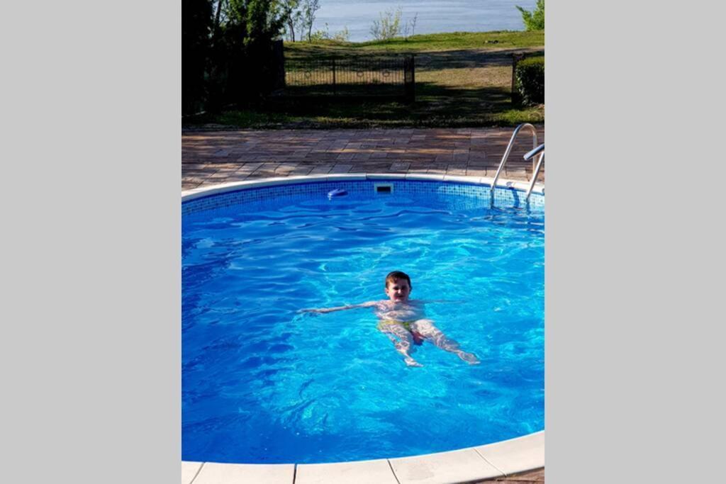 Villa Private Lux Mila With Swimming Pool By The Danube, Sleeps 18 *